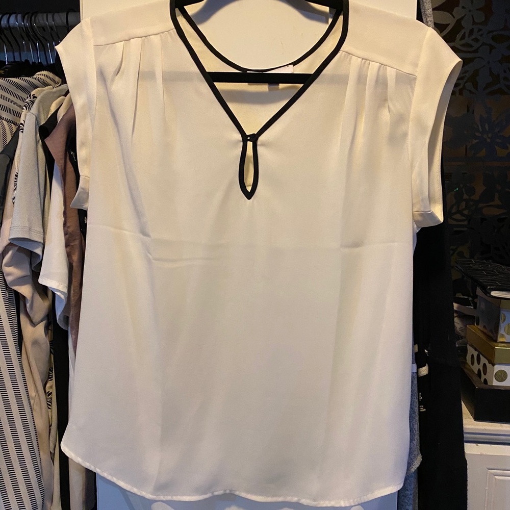 DR2 White Short Sleeve Blouse w/ Black Piping - PS